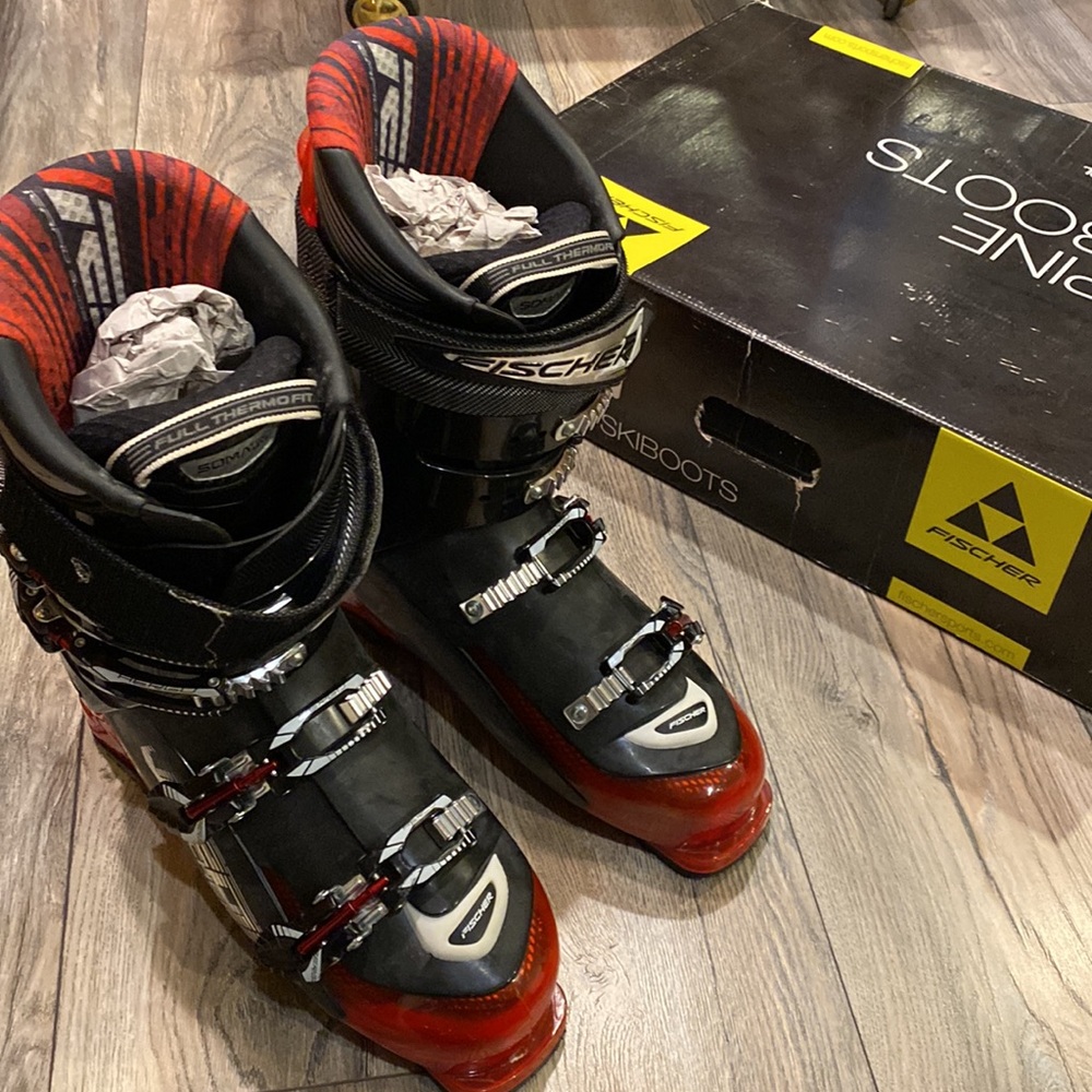 Fischer alpine ski boots; size 11 1/2; Soma Viron 95; 29.5; red/black